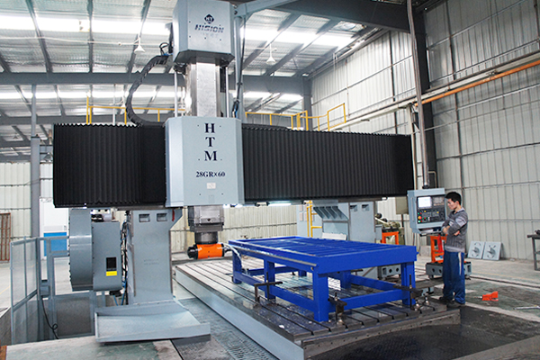 Hinweis zum Betrieb der CNC-Nestingmaschine