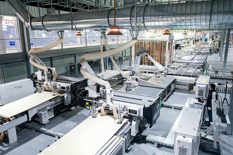 Live-Übertragung der intelligenten CNC-Fertigung von GoldenHome