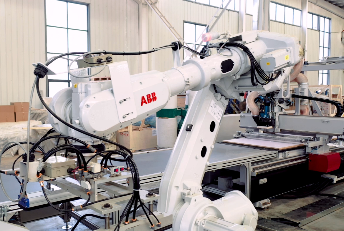 Flexible Möbelproduktionslinie für italienische Kunden, intelligente Produktion jetzt!