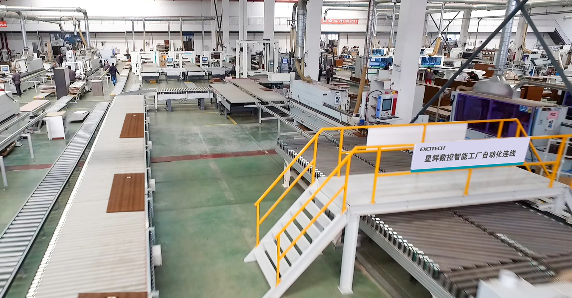 Die Smart Furniture Factory produziert Lösungen und EXCITECH hilft Ihnen beim Aufbau einer Smart Factory.