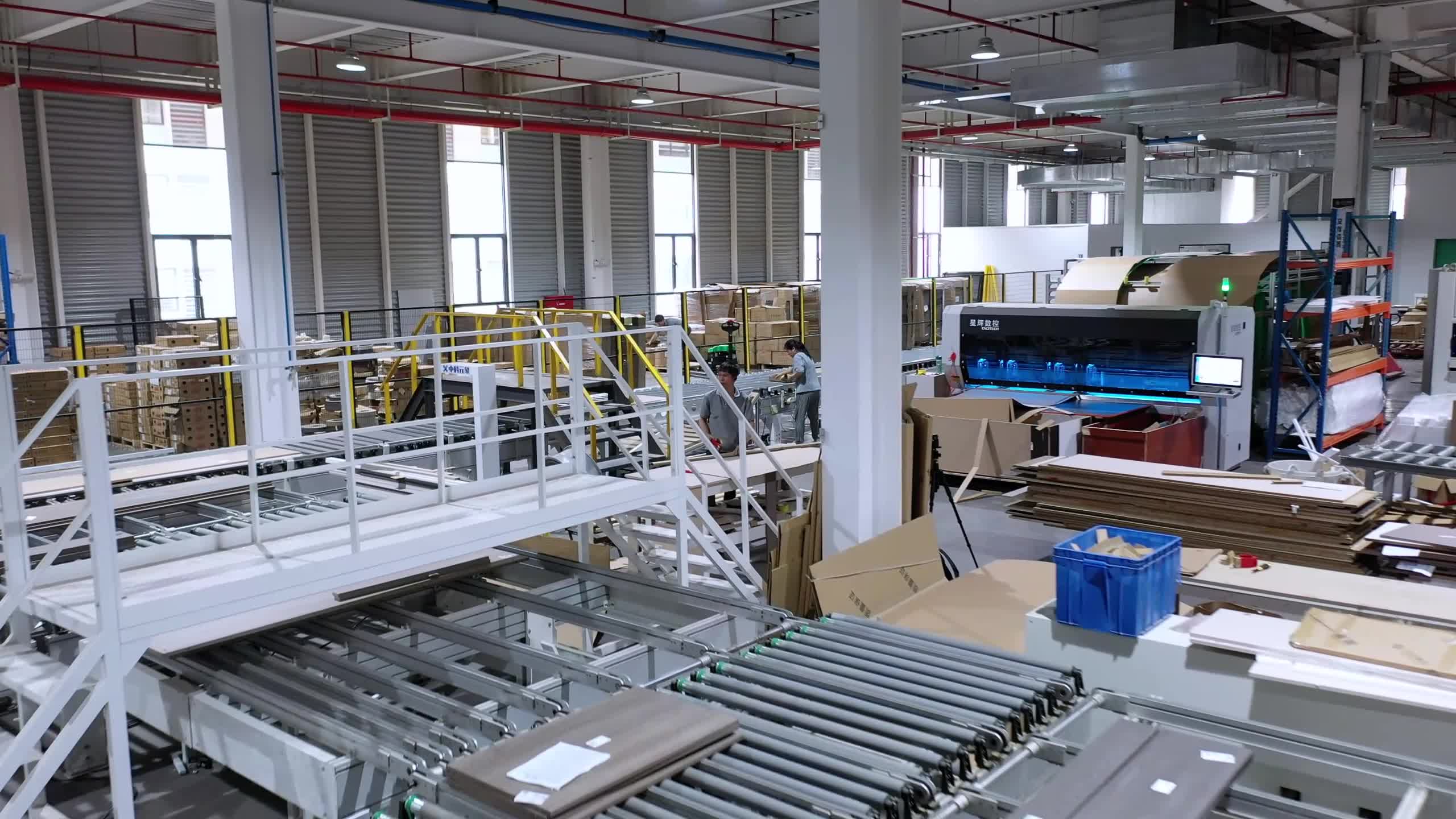 Die Verpackungsmaschine von EXCITECH zeigt ihre einzigartigen Vorteile und verbessert die Verpackungseffizienz von Möbelbestellungen.